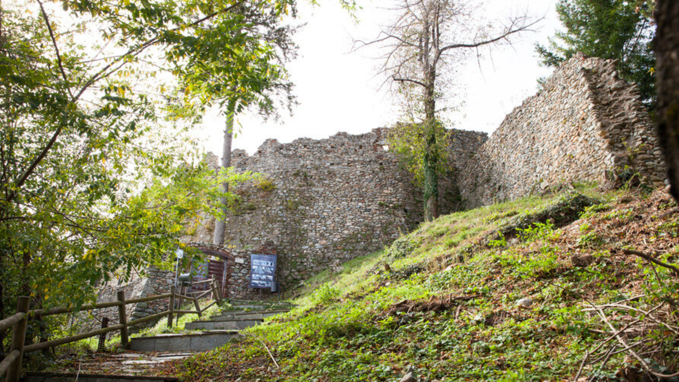 Ruderi Castello di Calizzano