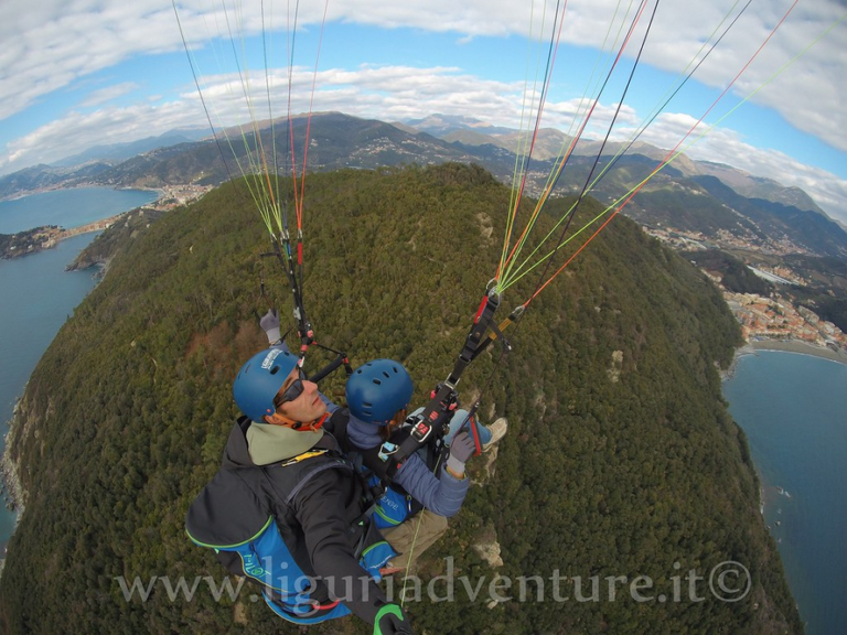 Volo tandem in parapendio – ASD LIGURIA ADVENTURE