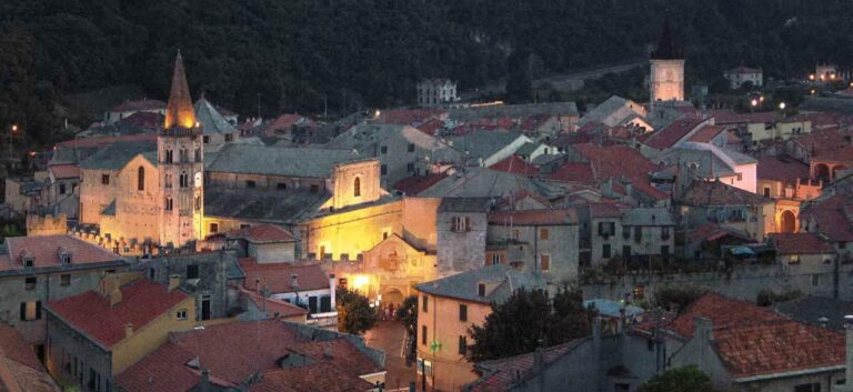FINALBORGO BY NIGHT