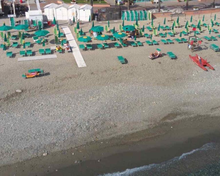 Spiaggia libera attrezzata di Ponente